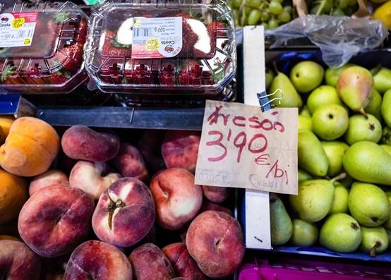 Fruta de temporada en un establecimiento de Toledo.