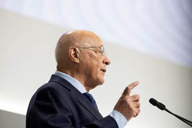 Josep Oliu, presidente de Sabadell, durante su discurso en la Junta de hoy.