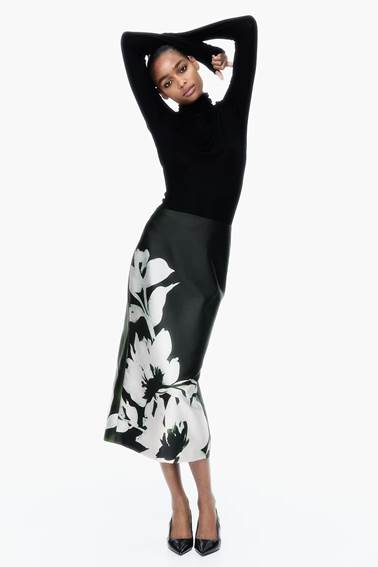 Qué prendas incluir en la cesta para el Black Friday: falda midi de H&M