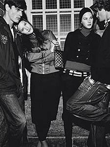 Figura 5. Las tiendas Pull and Bear se dirigen a jóvenes urbanos, a los que se ofrece una amplia oferta de ropa, complementos y cosmética.