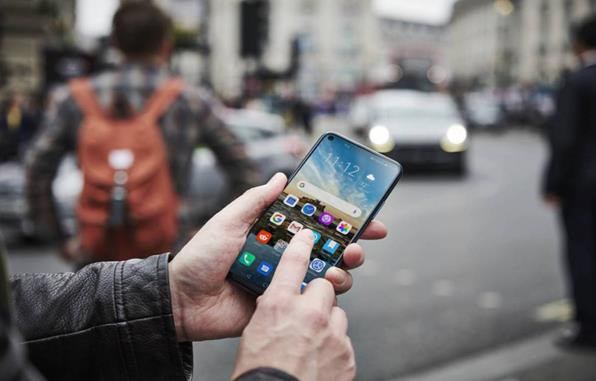 Un tribunal defiende la desconexión digital de un directivo al que acosaron a mensajes mientras estaba de vacaciones